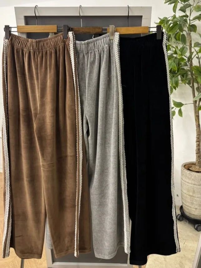 Zariah – Women’s Velour Wide-Leg Pants with Side Stripe