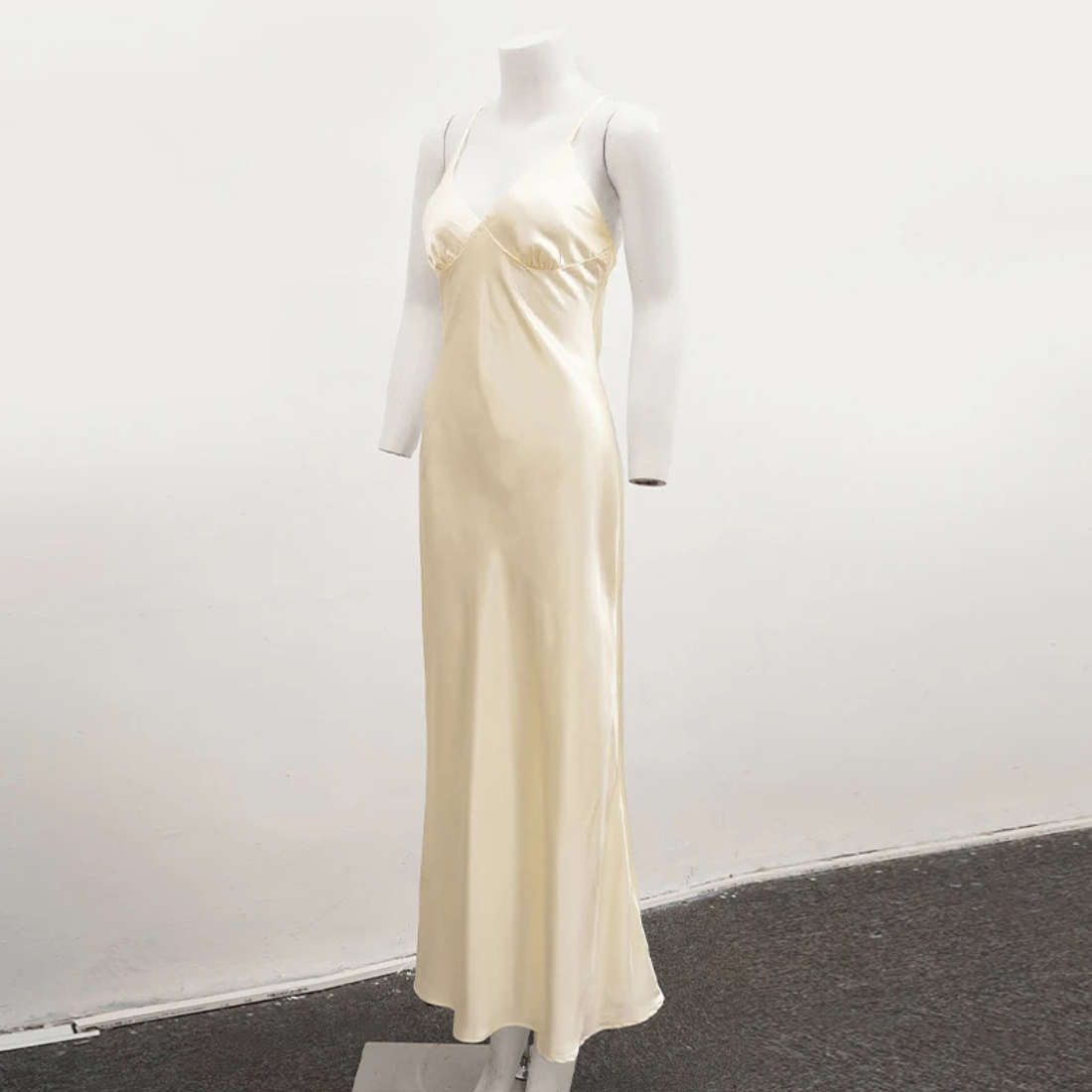 Caroline – Women’s Elegant V-Neck Backless Maxi Evening Dress - Auvrya