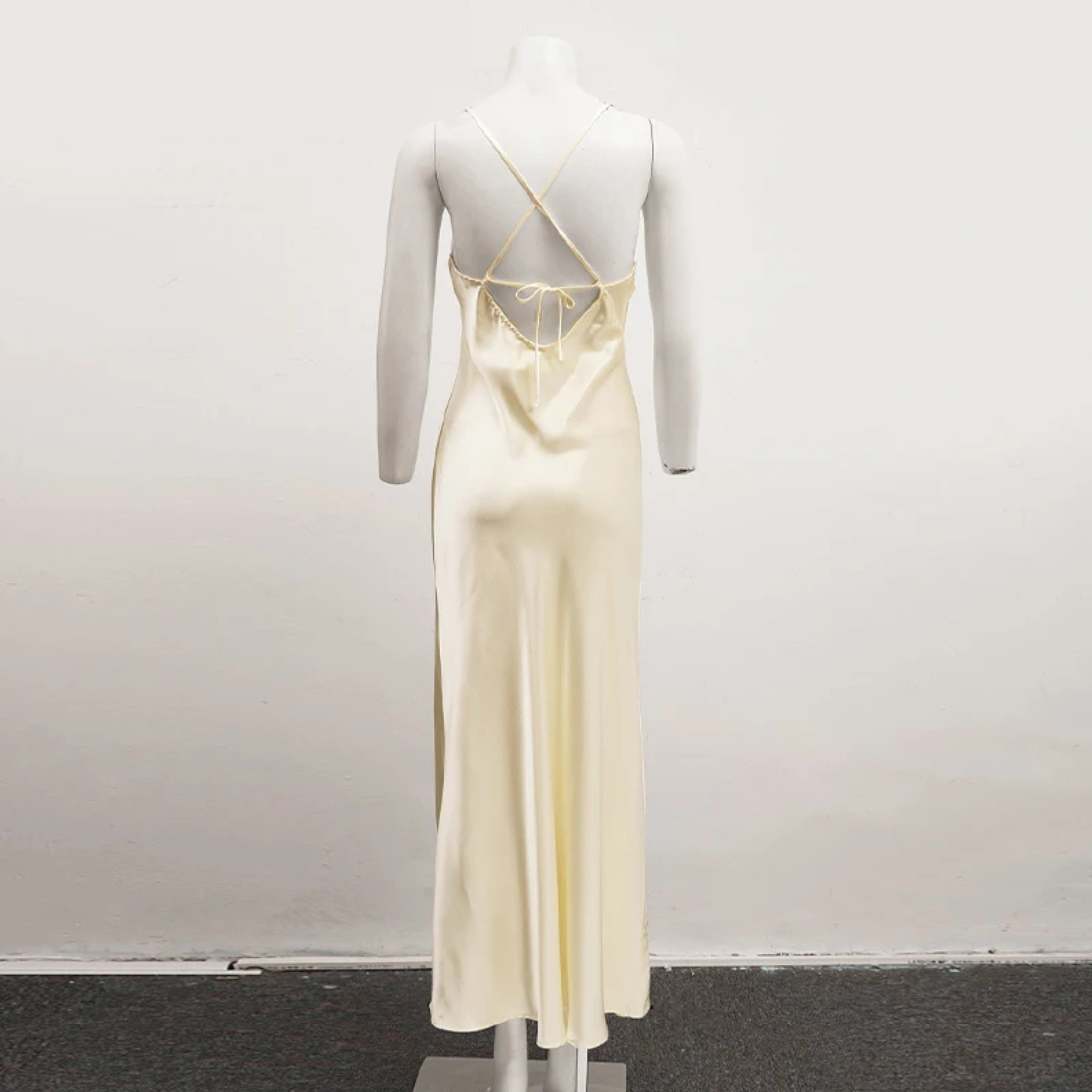 Caroline – Women’s Elegant V-Neck Backless Maxi Evening Dress - Auvrya