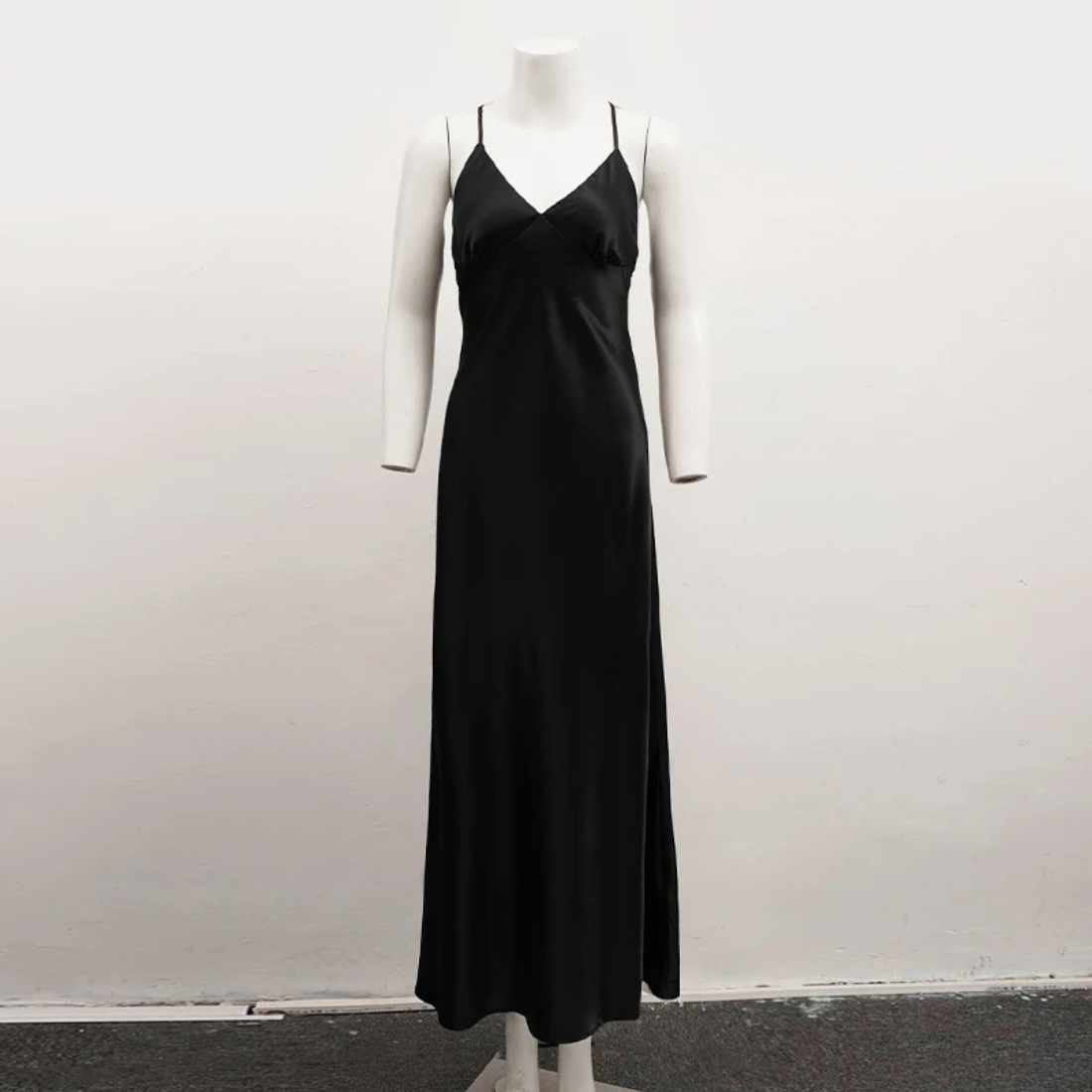 Caroline – Women’s Elegant V-Neck Backless Maxi Evening Dress - Auvrya